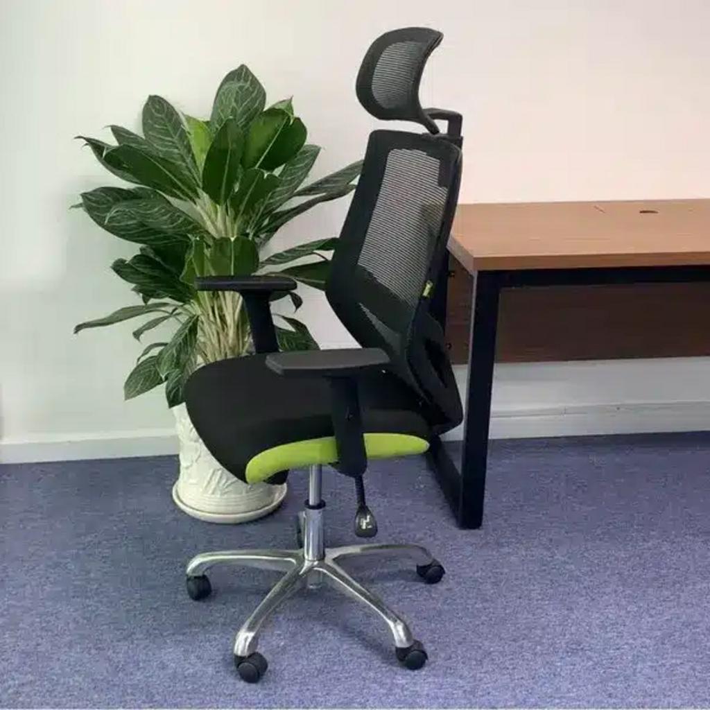 Chân ghế nhôm đúc 5 cạnh nhập khẩu, vững chắc và sang trọng.