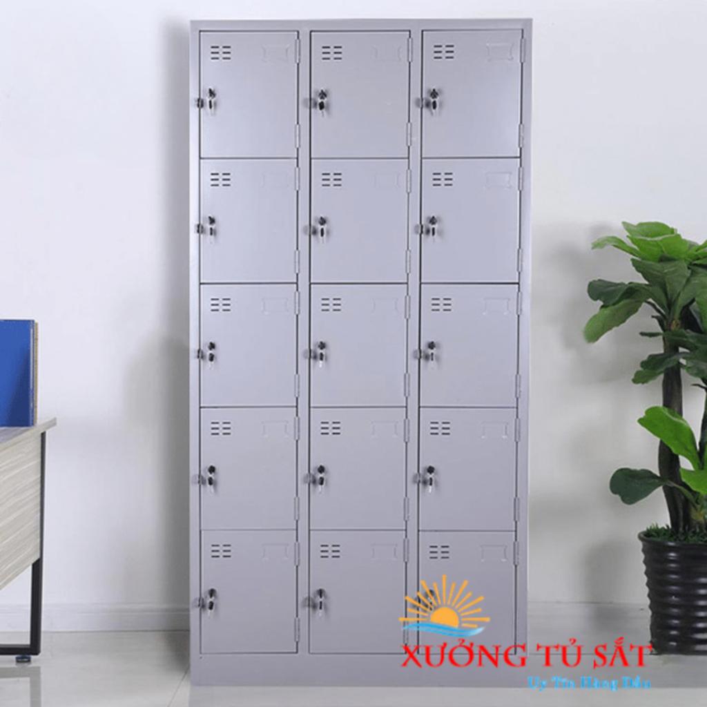 Chân nhựa điều chỉnh được giúp tủ luôn cân bằng, ổn định.