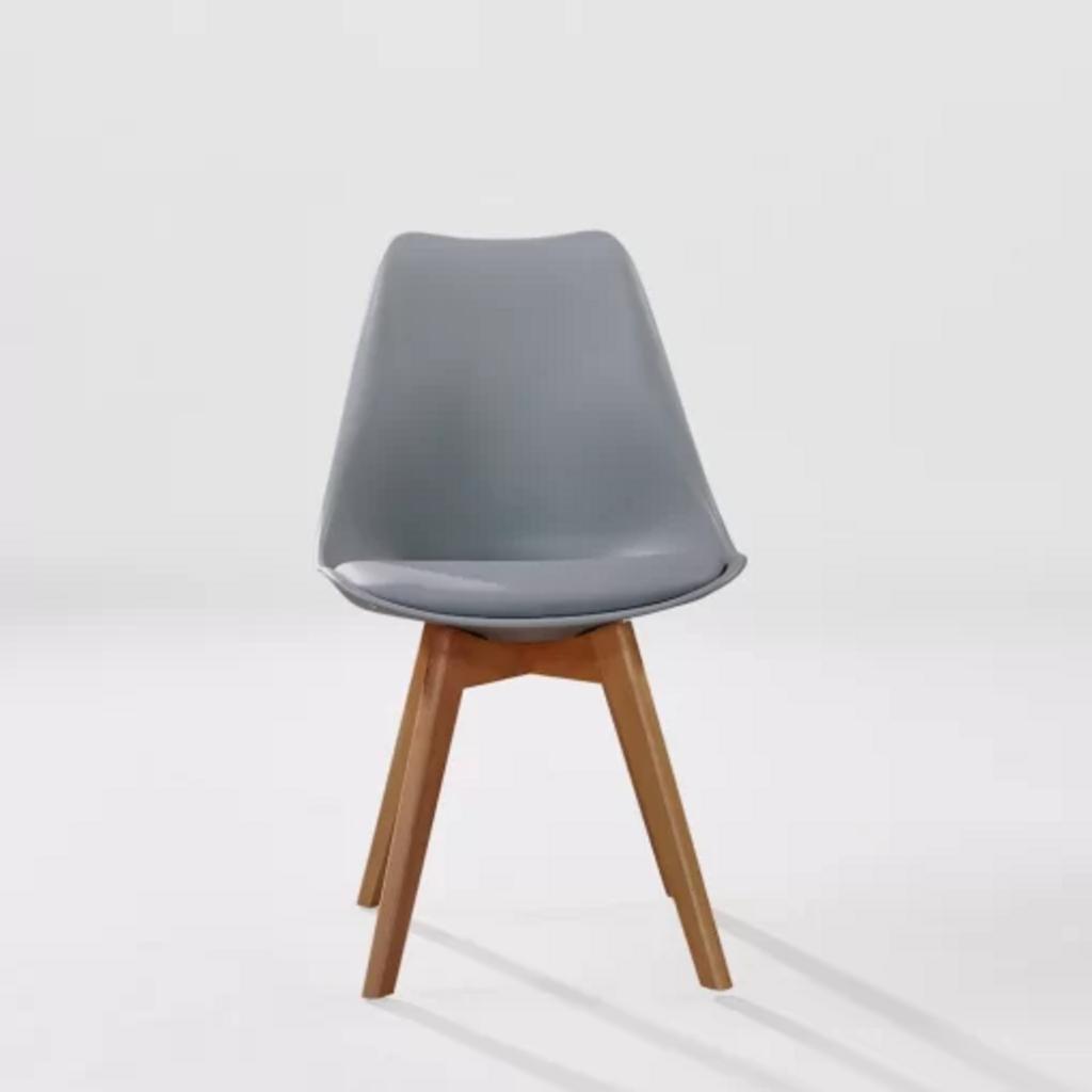 Chân sắt ghế 3003 được sơn tĩnh điện chống rỉ chuyên dụng.