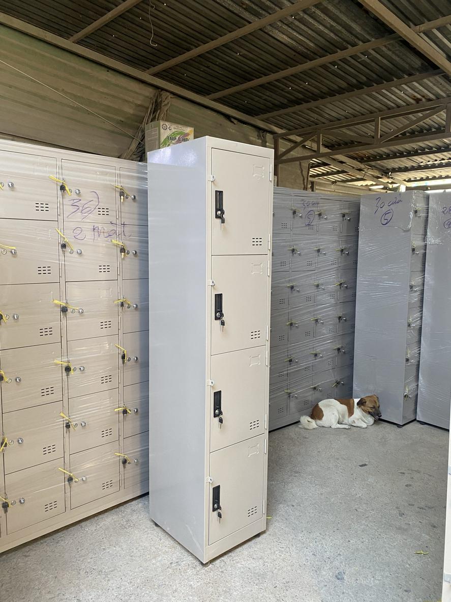 Cận cảnh sơn tĩnh điện và mép tole dày 0.5–0.7mm — chống gỉ, dễ lau.