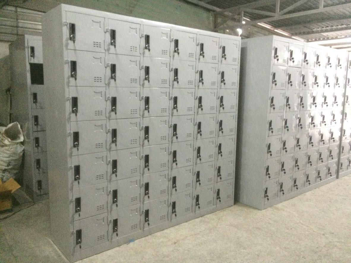 Thép dày 0.5–0.7 mm và sơn tĩnh điện giúp tủ bền và ít bị ăn mòn.