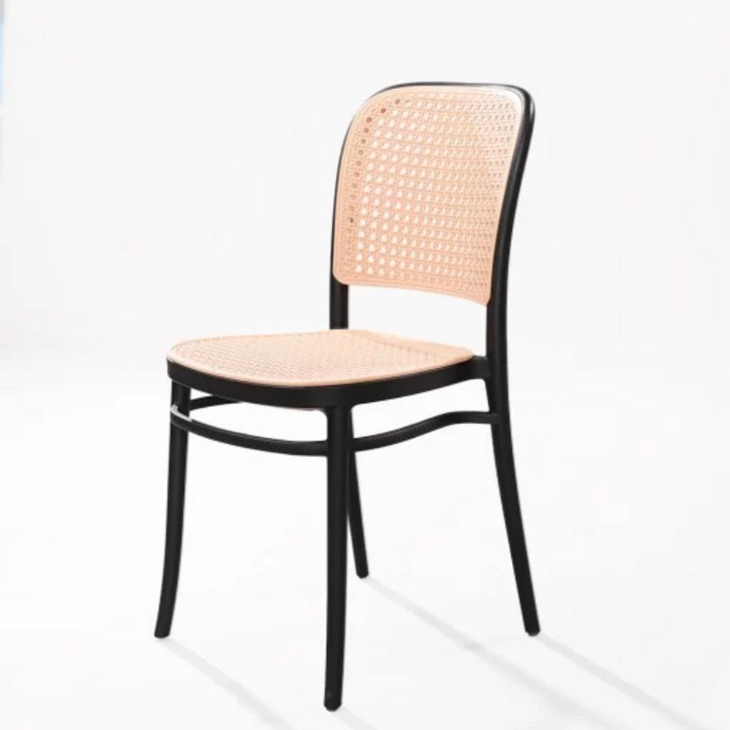 Ghế 3042 với chất liệu nhựa PP đúc cao cấp đảm bảo độ bền và khả năng chống chịu thời tiết.