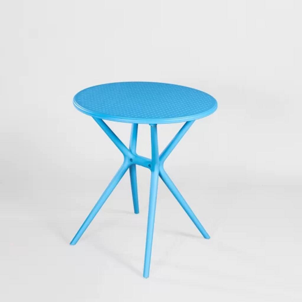 Bề mặt nhựa PP nguyên chất của Bàn 3024 thể hiện sự bền bỉ và dễ vệ sinh.