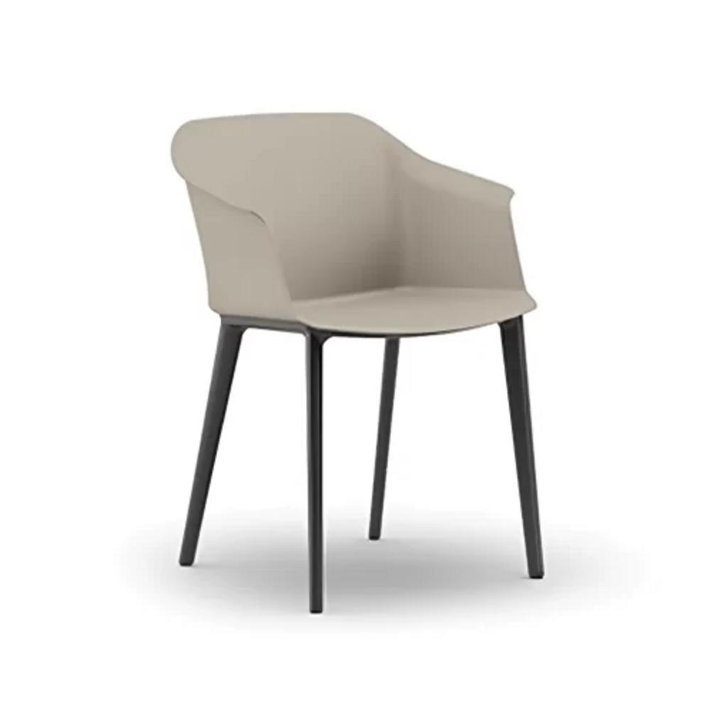 Ghế 3030 làm từ nhựa PP nguyên khối cao cấp, chống chịu tốt với cả môi trường trong nhà và ngoài trời.