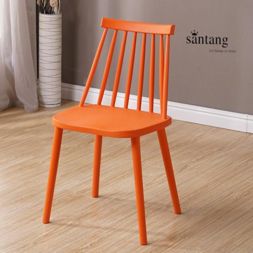 Chất liệu nhựa PP nguyên sinh cao cấp giúp ghế bền lâu và dễ vệ sinh.