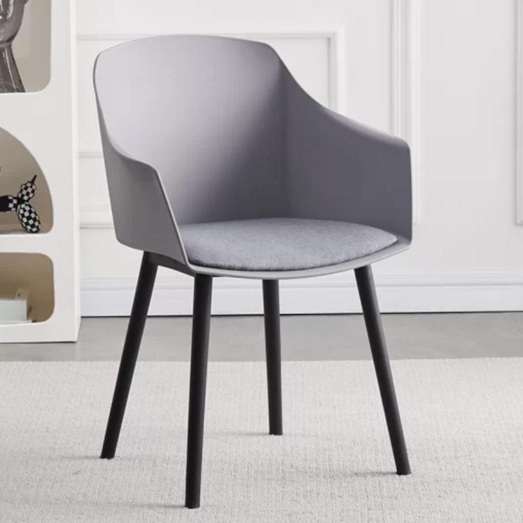 Chất liệu nhựa PP nguyên sinh 100% bền bỉ, an toàn và dễ vệ sinh.