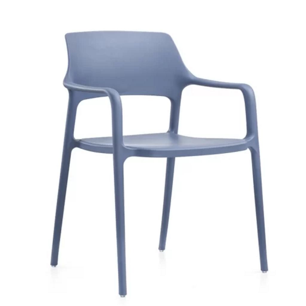 Nhựa PP nguyên sinh cao cấp giúp ghế bền, dễ vệ sinh và an toàn khi sử dụng.