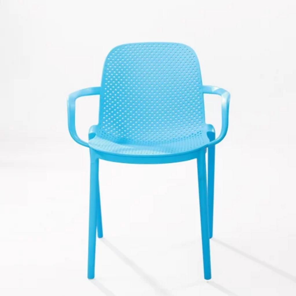 Ghế 3017 sử dụng nhựa PP nguyên sinh cao cấp, đảm bảo độ bền và an toàn.