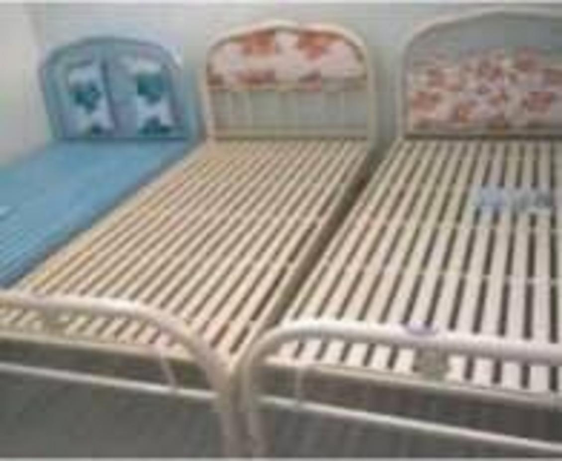 Cận cảnh chất liệu sắt ống tròn 1.2mm dày dặn, tạo nên khung giường chắc chắn và bền bỉ.