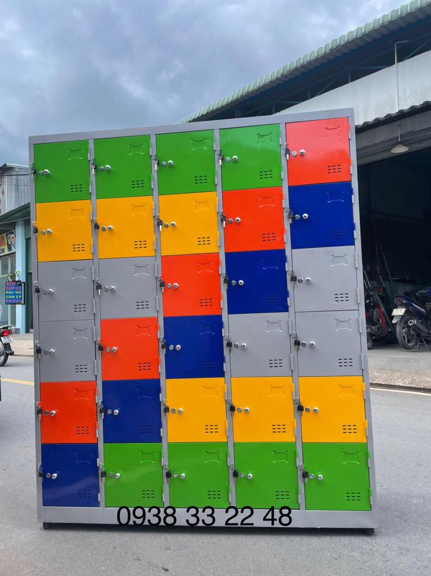 Chất liệu sắt sơn tĩnh điện giúp tủ locker bền bỉ và chống oxy hóa hiệu quả.
