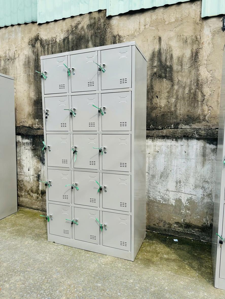 Ảnh cận cảnh chất liệu sắt thép dày 0,5-0,7mm của tủ locker.