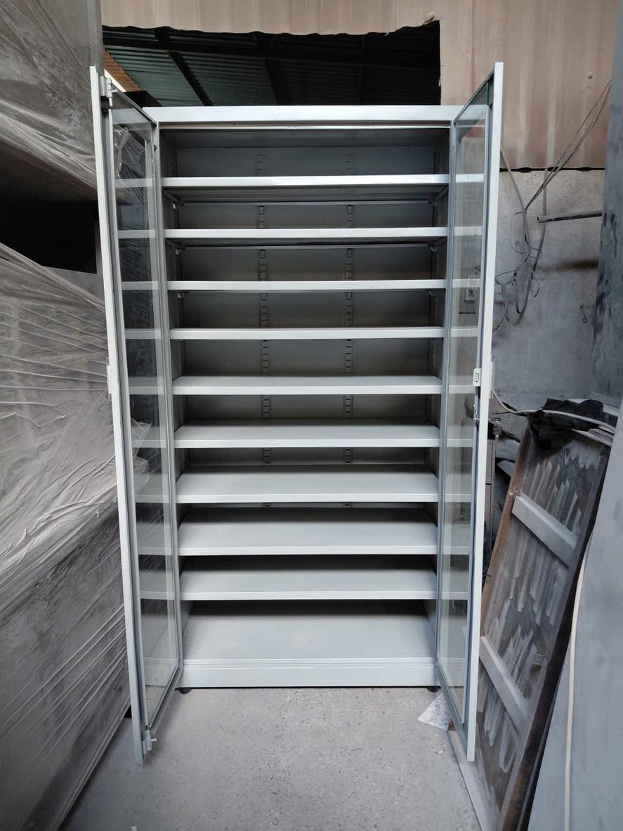 Chất liệu sắt thép dày giúp tủ bền vững, bảo vệ hồ sơ an toàn lâu dài.