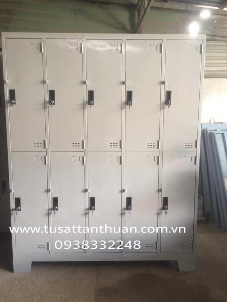 Chất liệu sắt thép dày 0,5-0,7mm giúp tủ chắc chắn và bền bỉ.