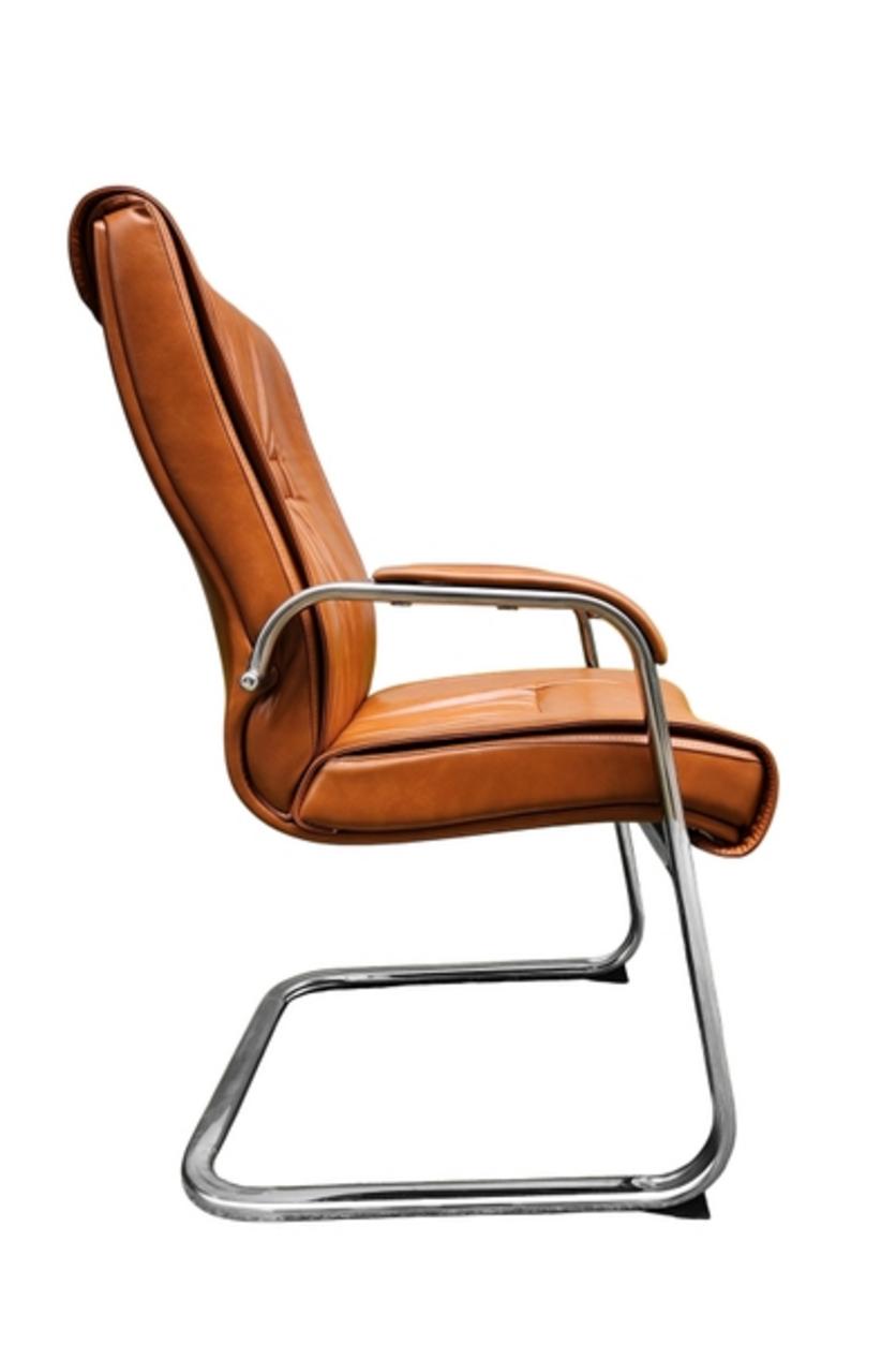 Bề mặt simili cao cấp của ghế mang lại cảm giác sang trọng và dễ vệ sinh.