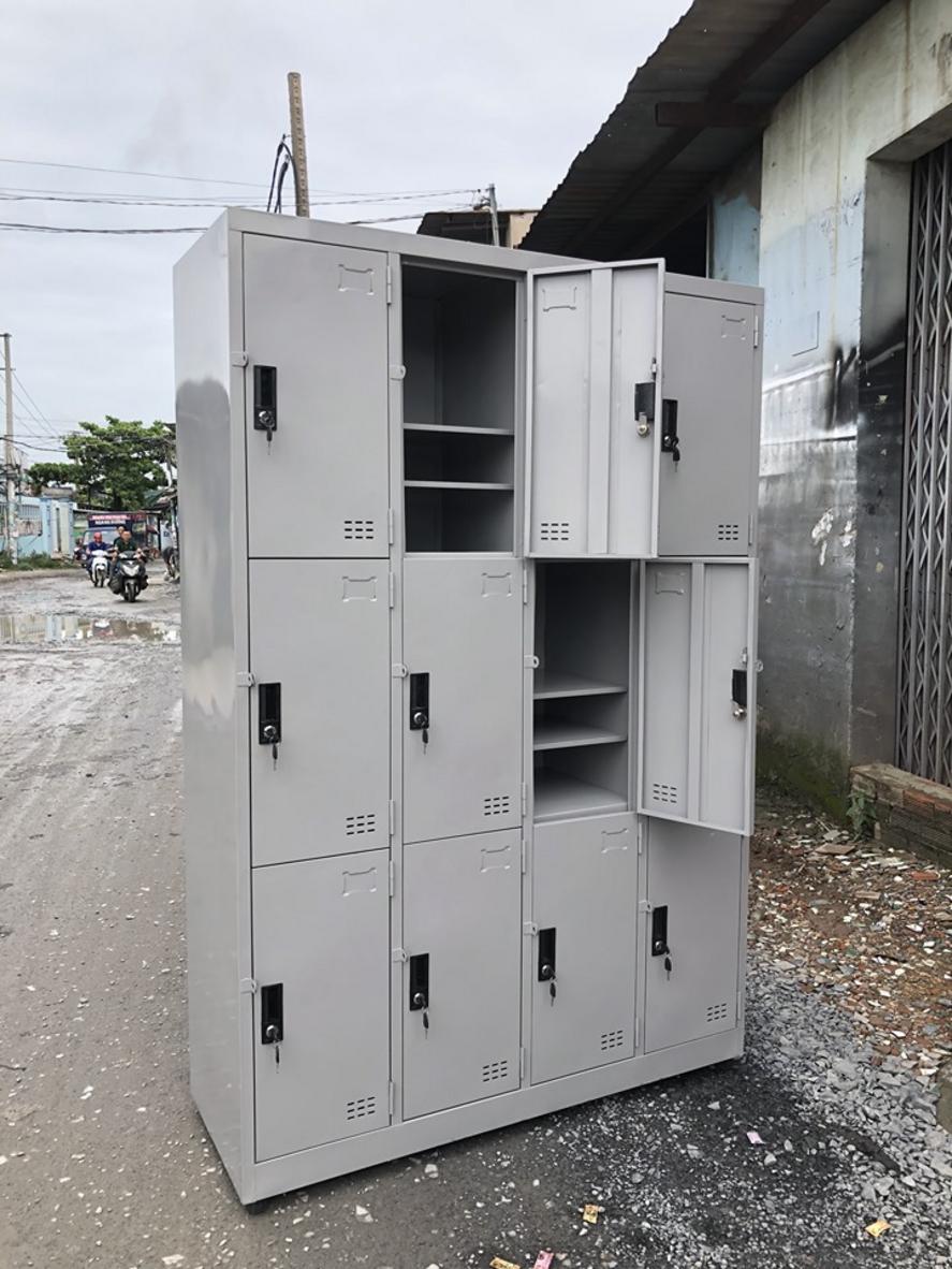 Ảnh cận cảnh chất liệu thép sơn tĩnh điện chống gỉ của tủ locker.