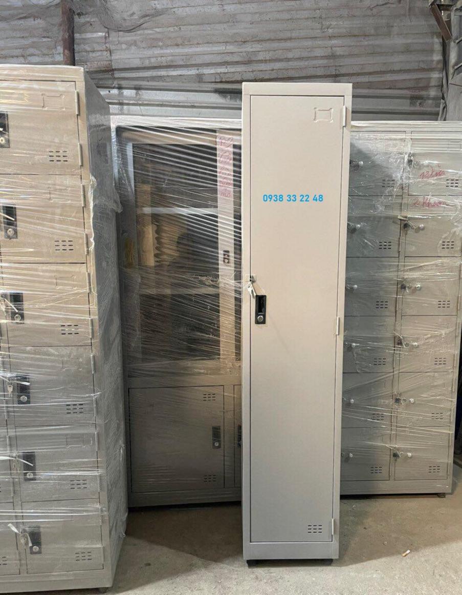Bề mặt thép sơn tĩnh điện của tủ locker, thể hiện khả năng chống rỉ sét và bền bỉ.