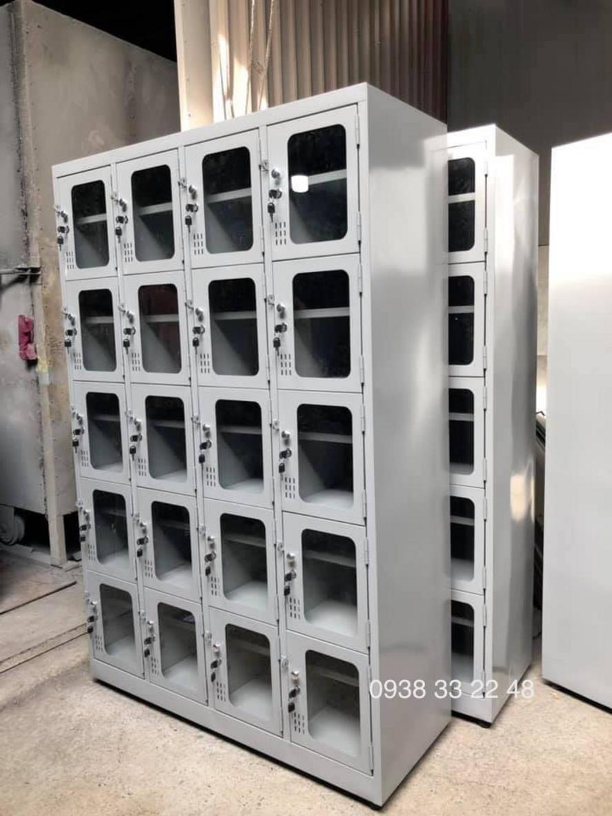 Hình ảnh chi tiết chất liệu thép sơn tĩnh điện bền bỉ của tủ locker.