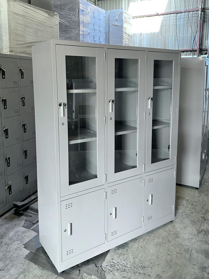 Bề mặt tole sơn tĩnh điện chống ăn mòn, dễ lau chùi.