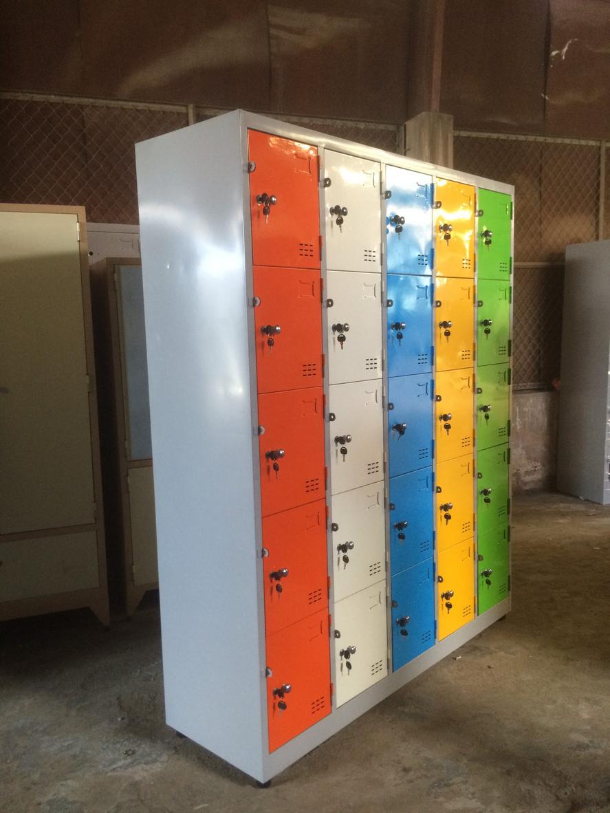 Chất liệu thép sơn tĩnh điện giúp tủ bền bỉ, chống gỉ sét hiệu quả giữ vẻ mới lâu dài.