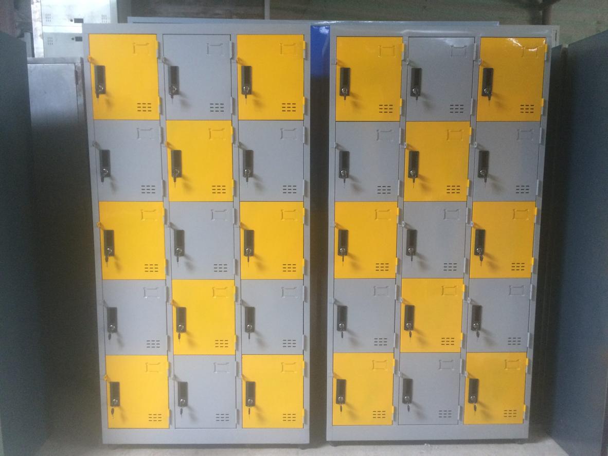 Ảnh cận cảnh chất liệu thép sơn tĩnh điện dày, thể hiện độ bền và khả năng chống gỉ của tủ locker.