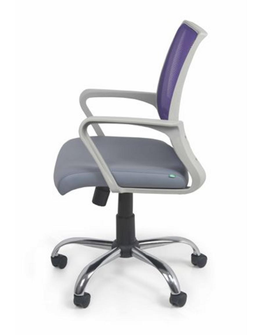 Chân ghế mạ Ni-Cr vừa bền chắc vừa sang trọng, bảo đảm độ ổn định và nâng cao thẩm mỹ.