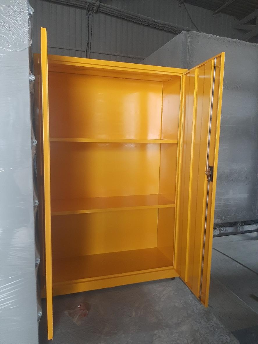 Cận cảnh sơn tĩnh điện và mép thép 0.6–0.7mm — bền & chống rỉ.