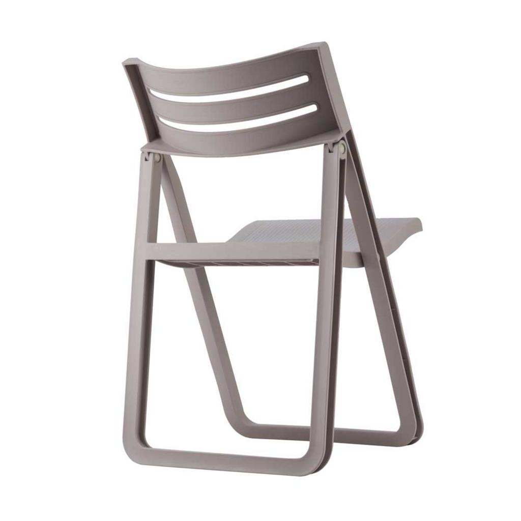 Cơ chế gấp gọn thông minh và bánh xe PU giúp di chuyển Ghế xếp DP452 dễ dàng.