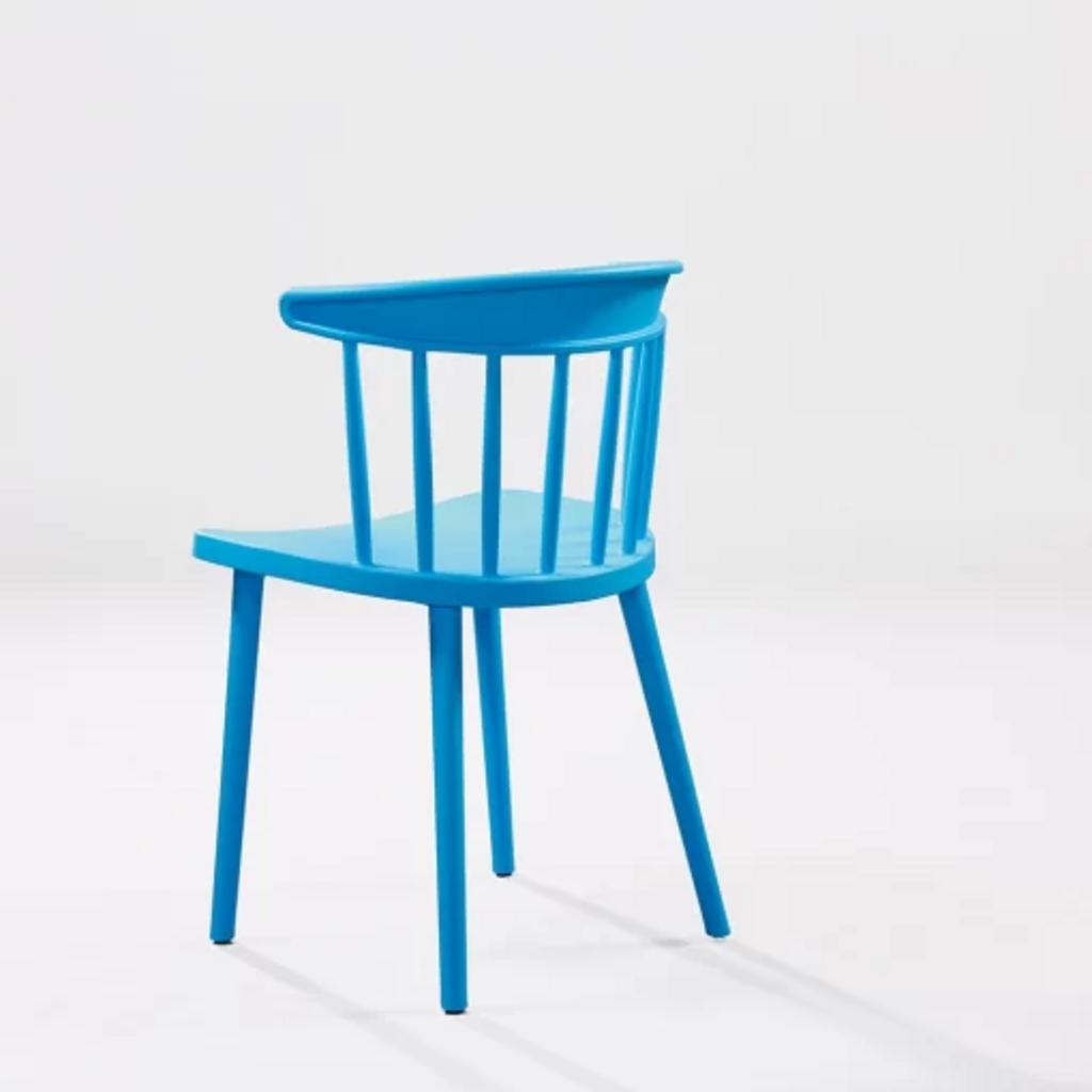 Ghế 3004 đa dạng màu sắc giúp dễ dàng phối hợp với nhiều phong cách trang trí.