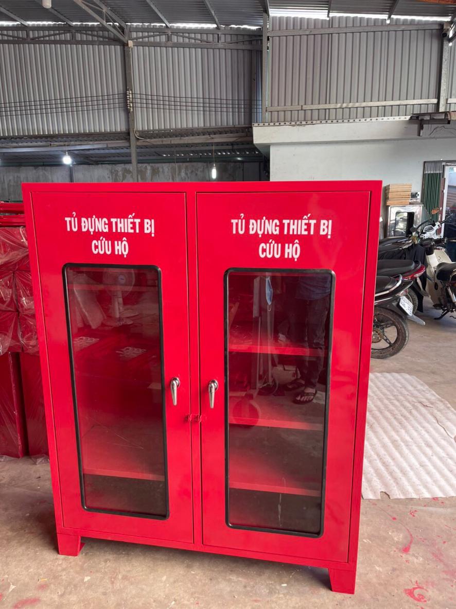 Cửa kính giúp kiểm tra thiết bị nhanh mà không cần mở tủ.