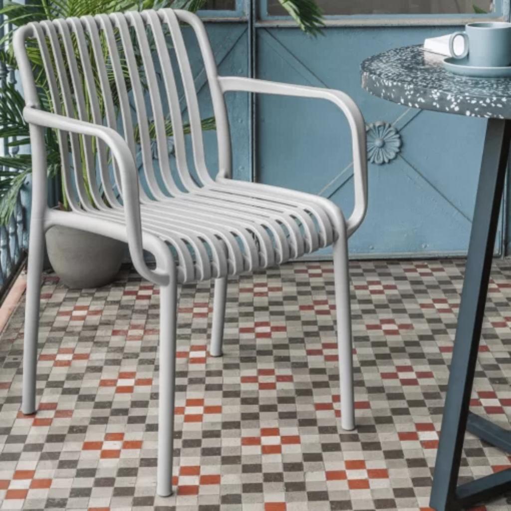 Các màu sắc đa dạng của Ghế 3046 giúp phù hợp với nhiều phong cách trang trí khác nhau.