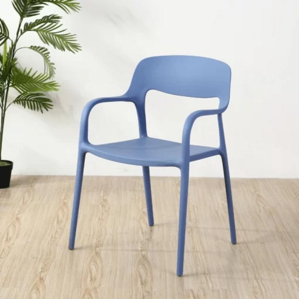 Nhiều màu sắc đa dạng giúp không gian trở nên sinh động và thu hút.