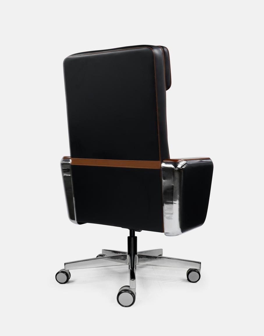 Da vinyl cao cấp bọc toàn phần — vẻ sang trọng, dễ lau chùi.