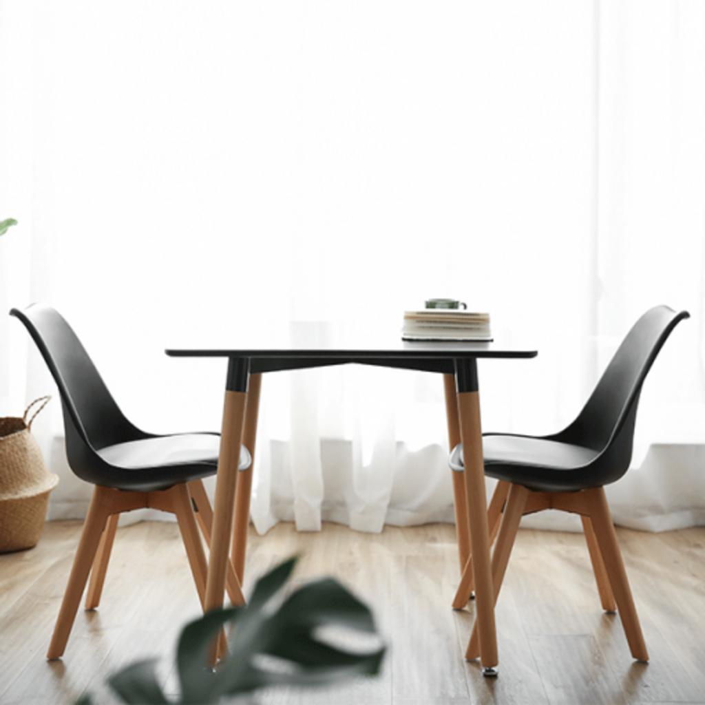 Bàn dễ dàng vệ sinh, giữ vẻ đẹp nguyên bản lâu dài.