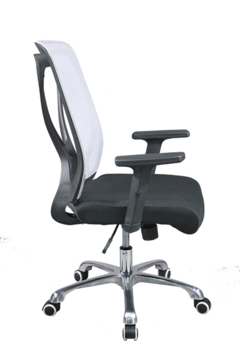 Đệm mút đúc đàn hồi cao cấp giúp ngồi êm ái suốt ngày dài.