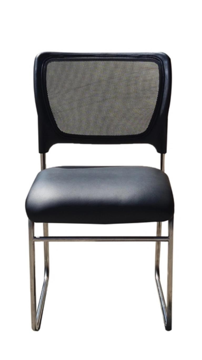 Đệm mút êm ái bọc vải hoặc simili cao cấp tạo cảm giác ngồi thoải mái và sang trọng.