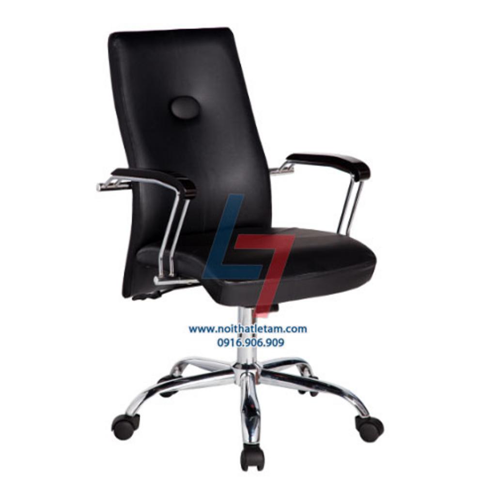 Đệm mút dày mang lại sự êm ái và cảm giác sang trọng khi sử dụng.