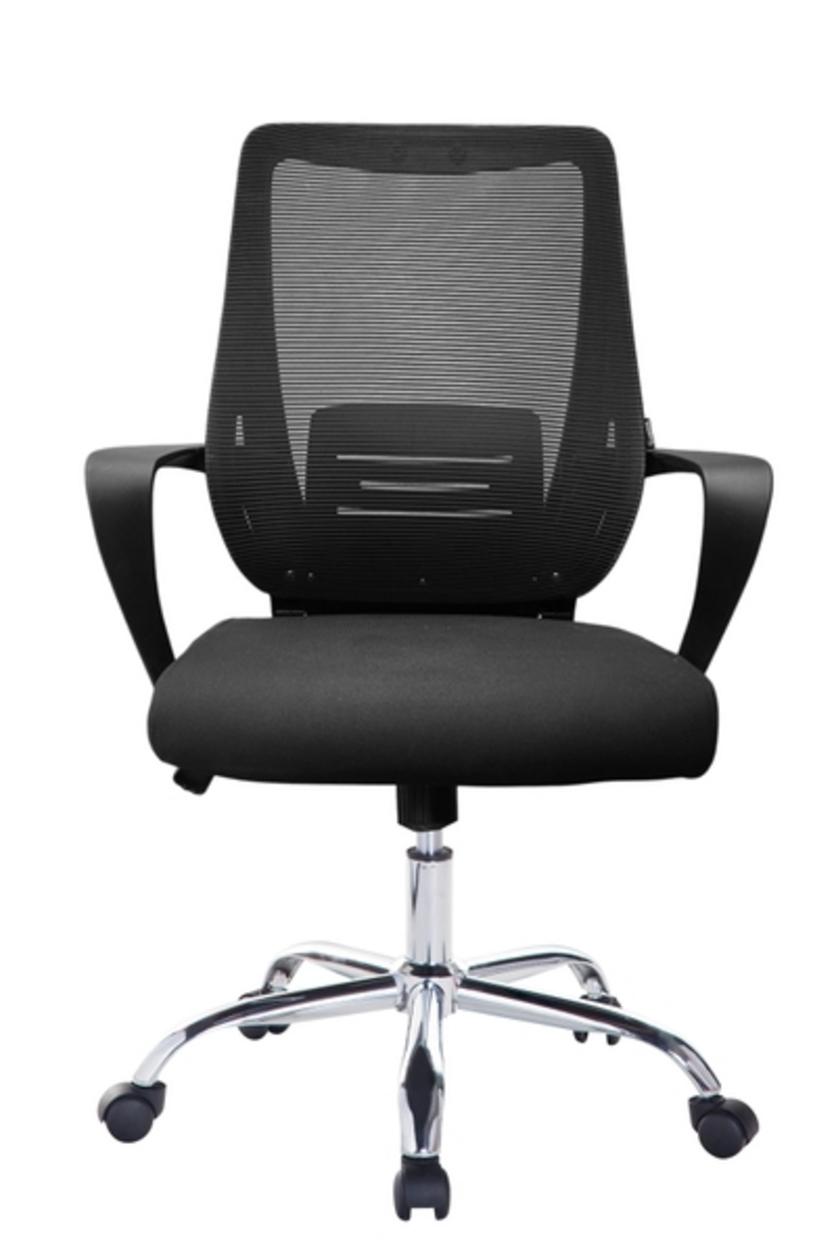 Đệm mút xốp đàn hồi cao bọc vải nỉ và lưới mang lại sự êm ái và nâng đỡ hoàn hảo cho người ngồi.