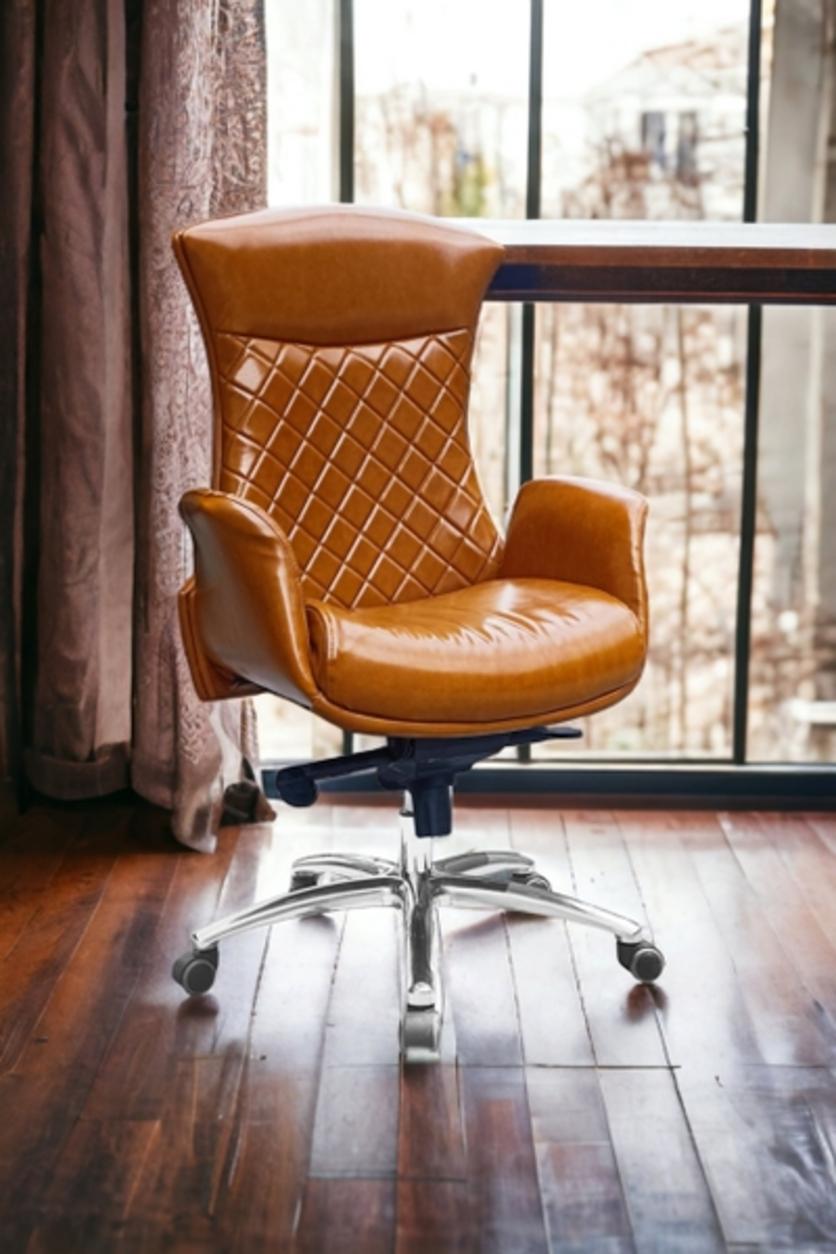 Tay ghế uốn cong mềm mại giúp nâng đỡ cánh tay một cách tự nhiên và thoải mái.