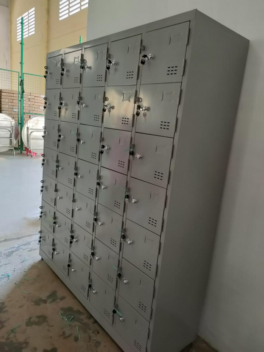 35 ngăn (5 khoang x 7 ngăn) — đủ cho đội ngũ lớn, dễ phân vùng.
