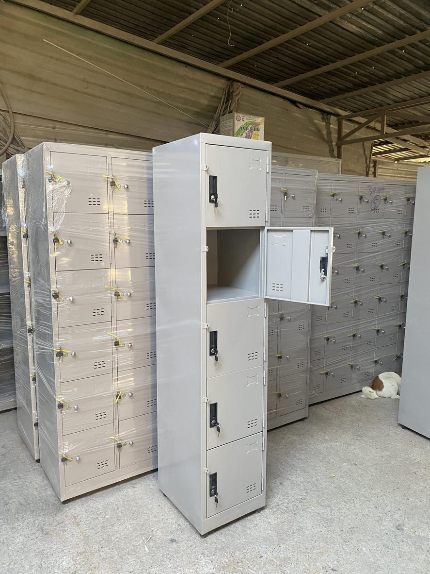 Kích thước chuẩn dễ bố trí, chân cao su bảo vệ sàn và chống ẩm.