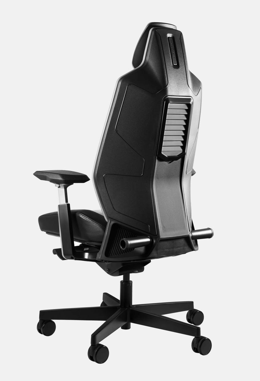 Nệm dày 60 mm kết hợp vải/vinyl đàn hồi — êm nhưng vẫn giữ form, phù hợp cho ngồi lâu.