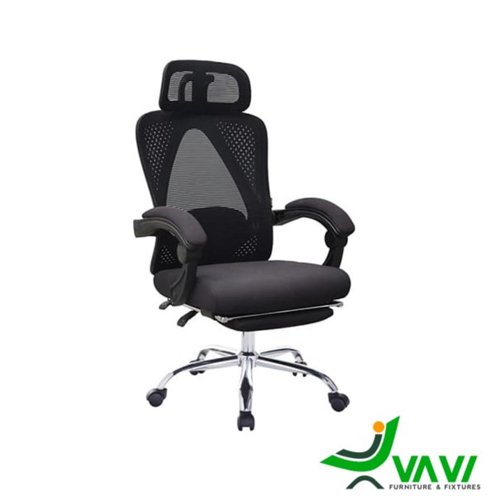 Gác chân bọc nệm vải nỉ có thể gập gọn tiện lợi cho việc thư giãn.