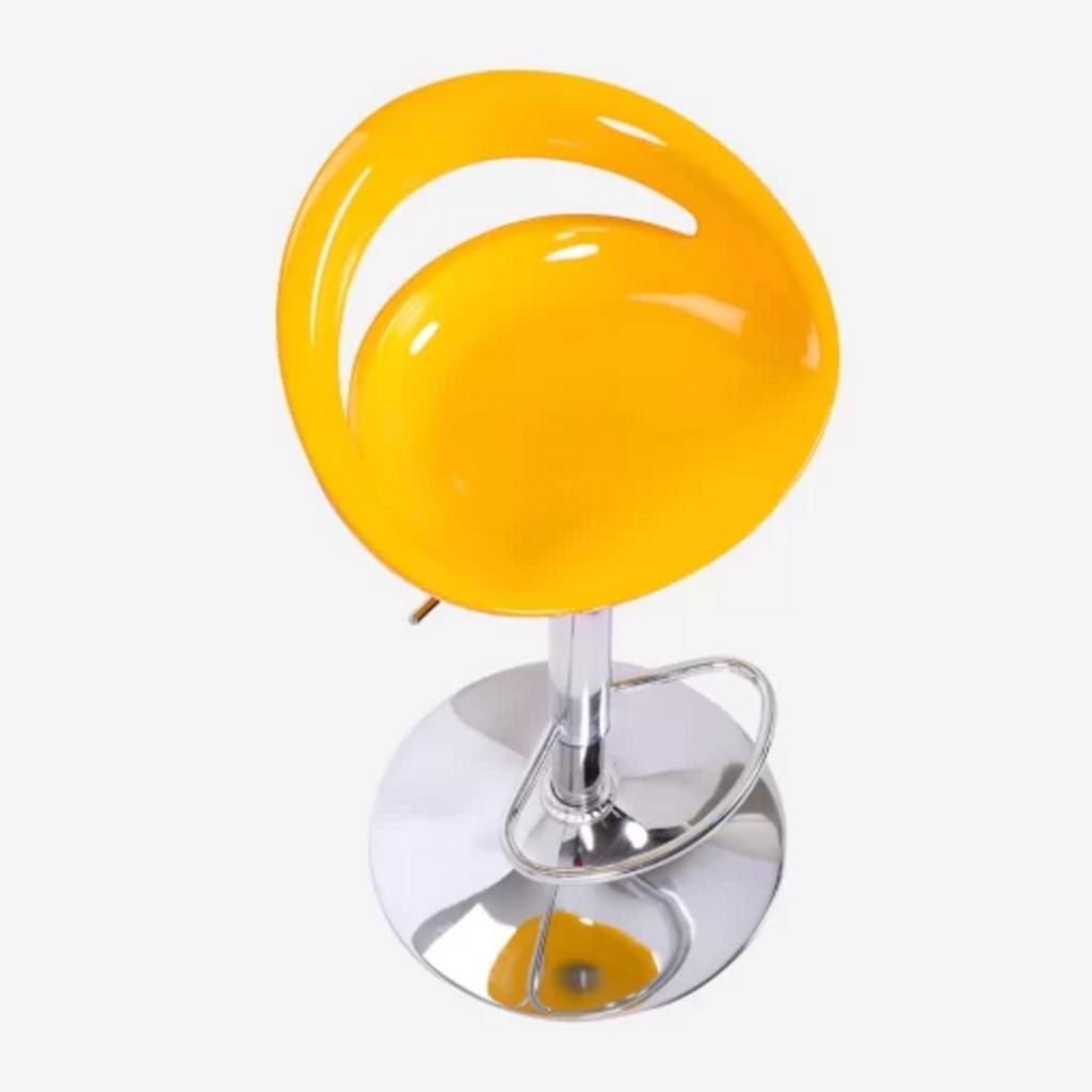 Gác chân tiện dụng hỗ trợ tư thế ngồi thư giãn, thoải mái.