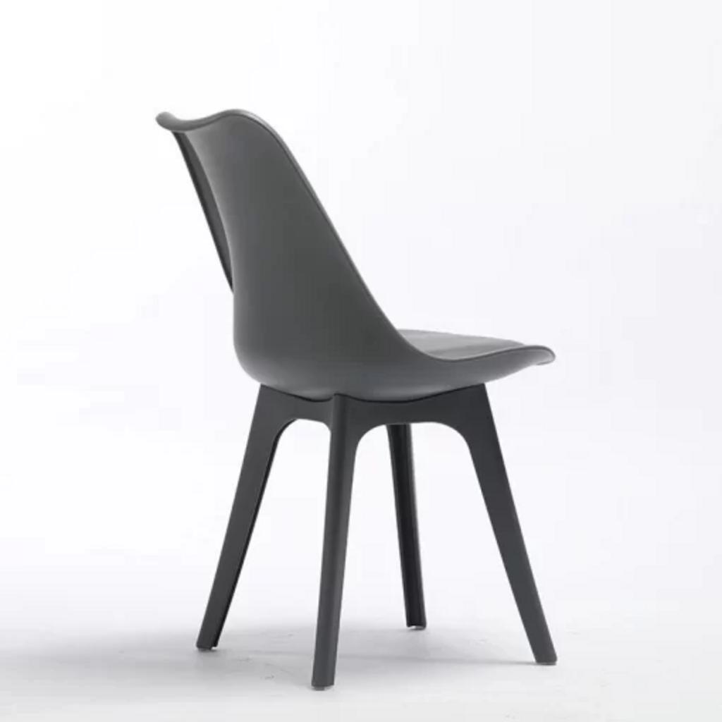 Kích thước lý tưởng giúp ghế dễ dàng phù hợp với nhiều không gian.