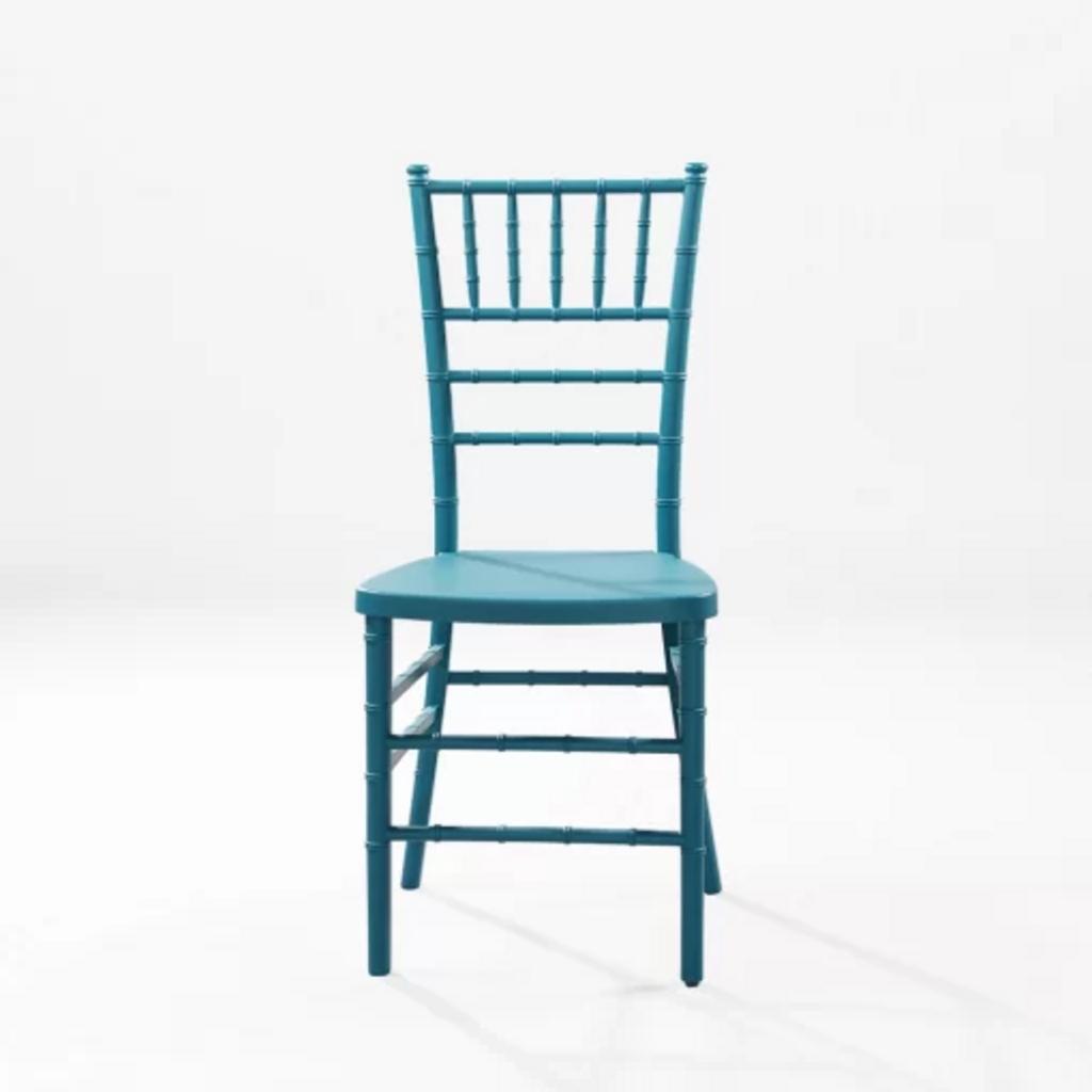 Xếp chồng tiện lợi giúp tiết kiệm diện tích và dễ dàng di chuyển.