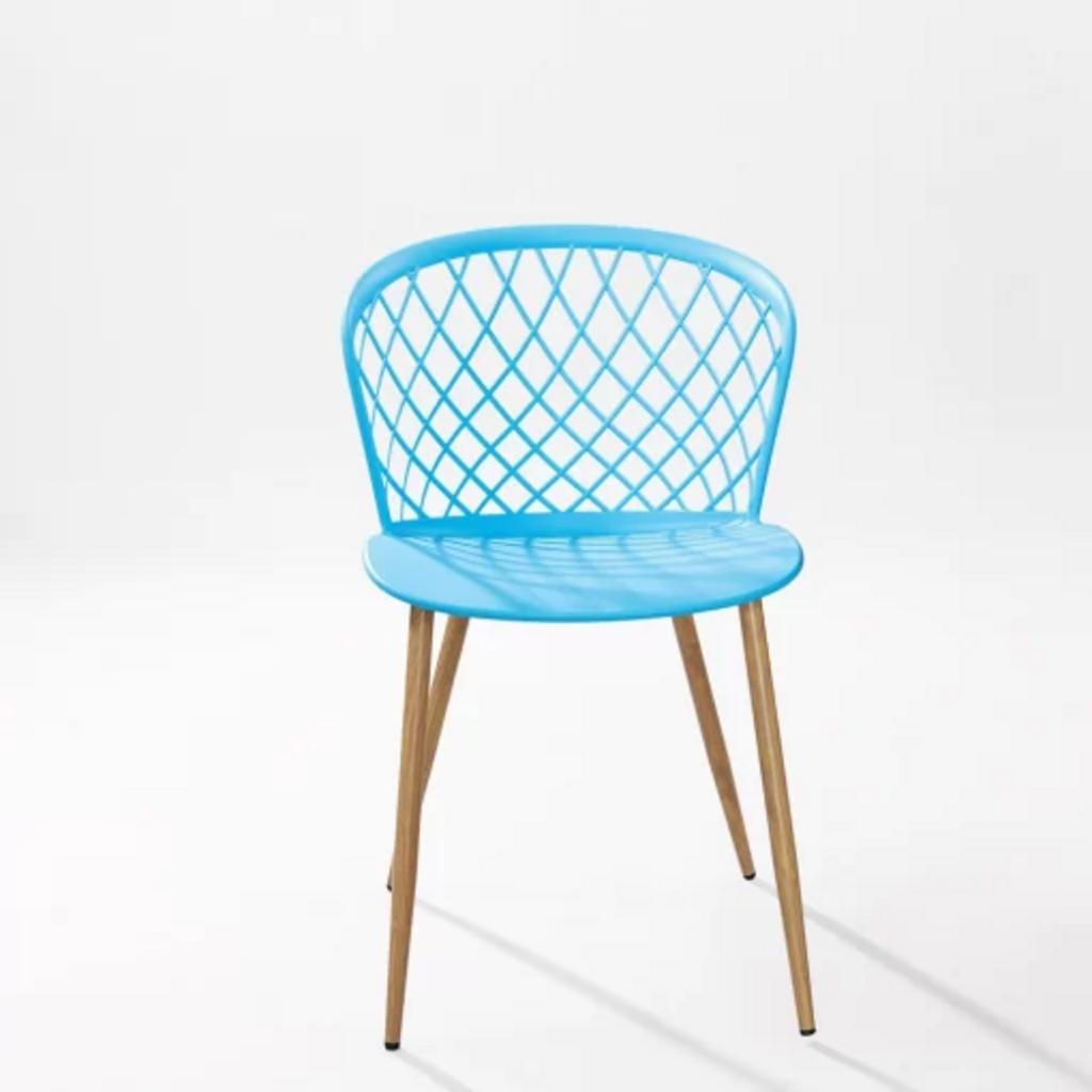 Hình ảnh tổng thể sản phẩm Ghế 3013 nổi bật với thiết kế chân sắt giả gỗ và mặt nhựa bền đẹp.