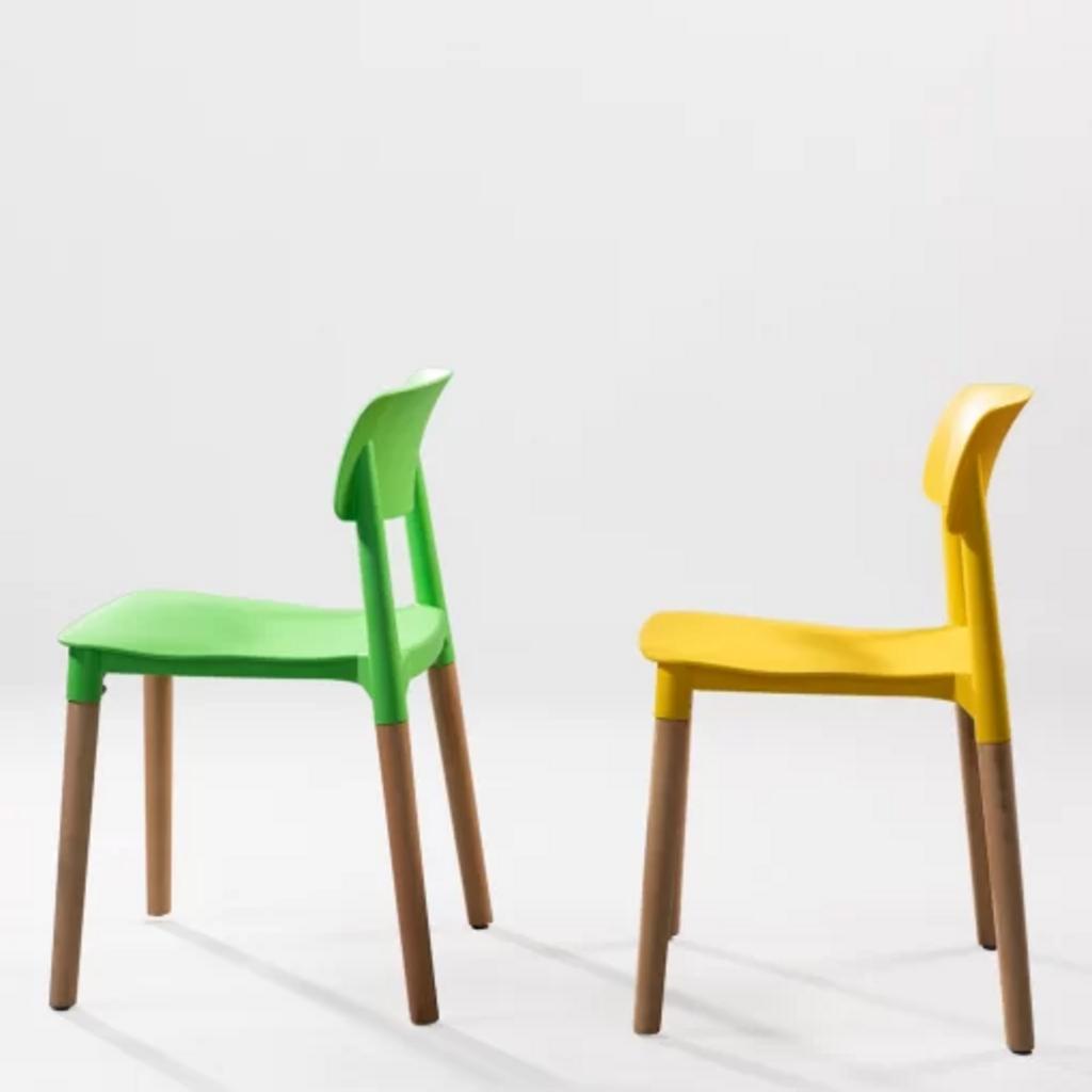 Kích thước vừa phải và trọng lượng nhẹ giúp dễ dàng di chuyển và sử dụng.