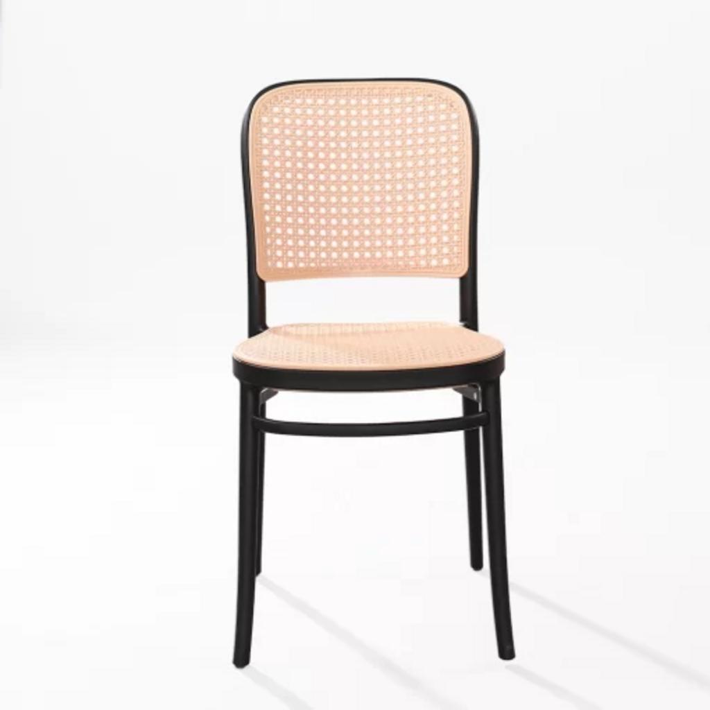 Ghế 3042 với thiết kế giả mây hiện đại, đa dạng màu sắc, thích hợp cho không gian quán cafe và văn phòng.