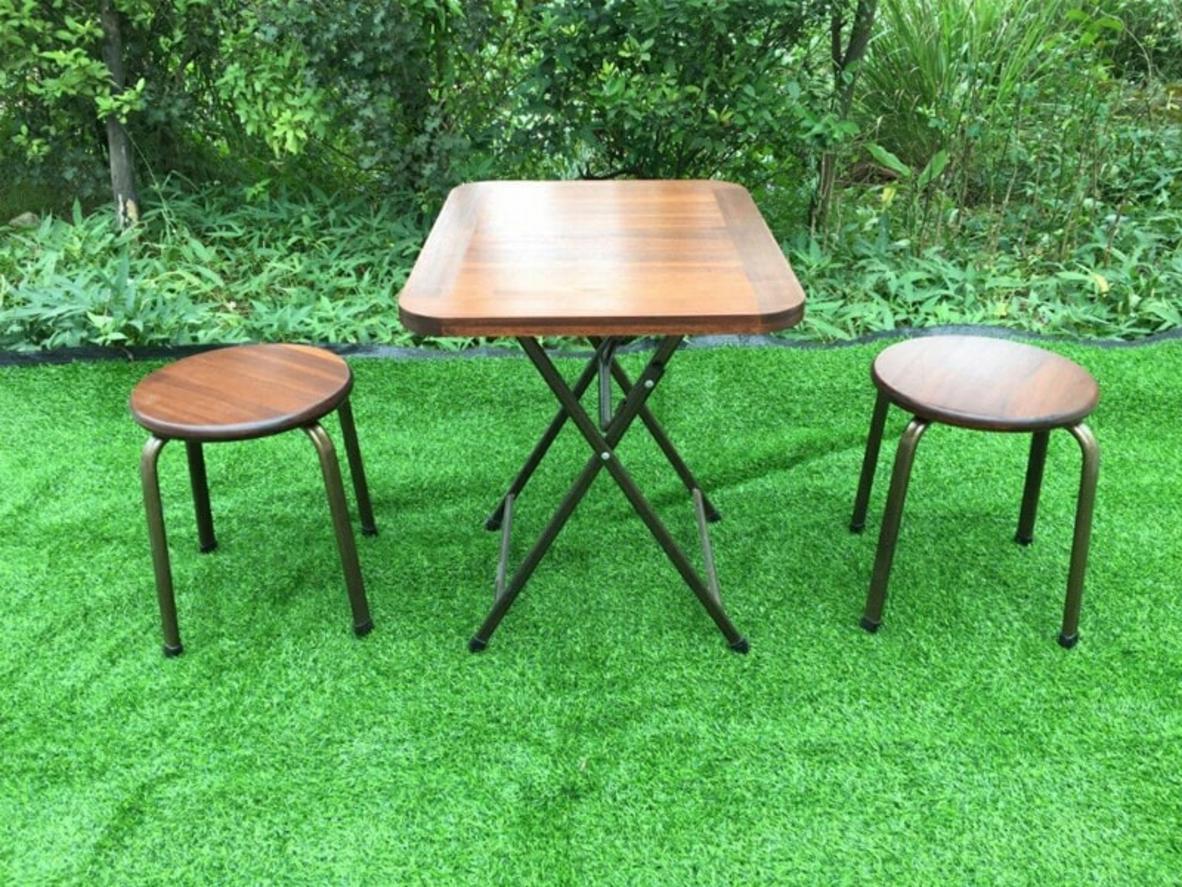 Ghế có thể xếp chồng giúp tiết kiệm không gian lưu trữ hiệu quả.