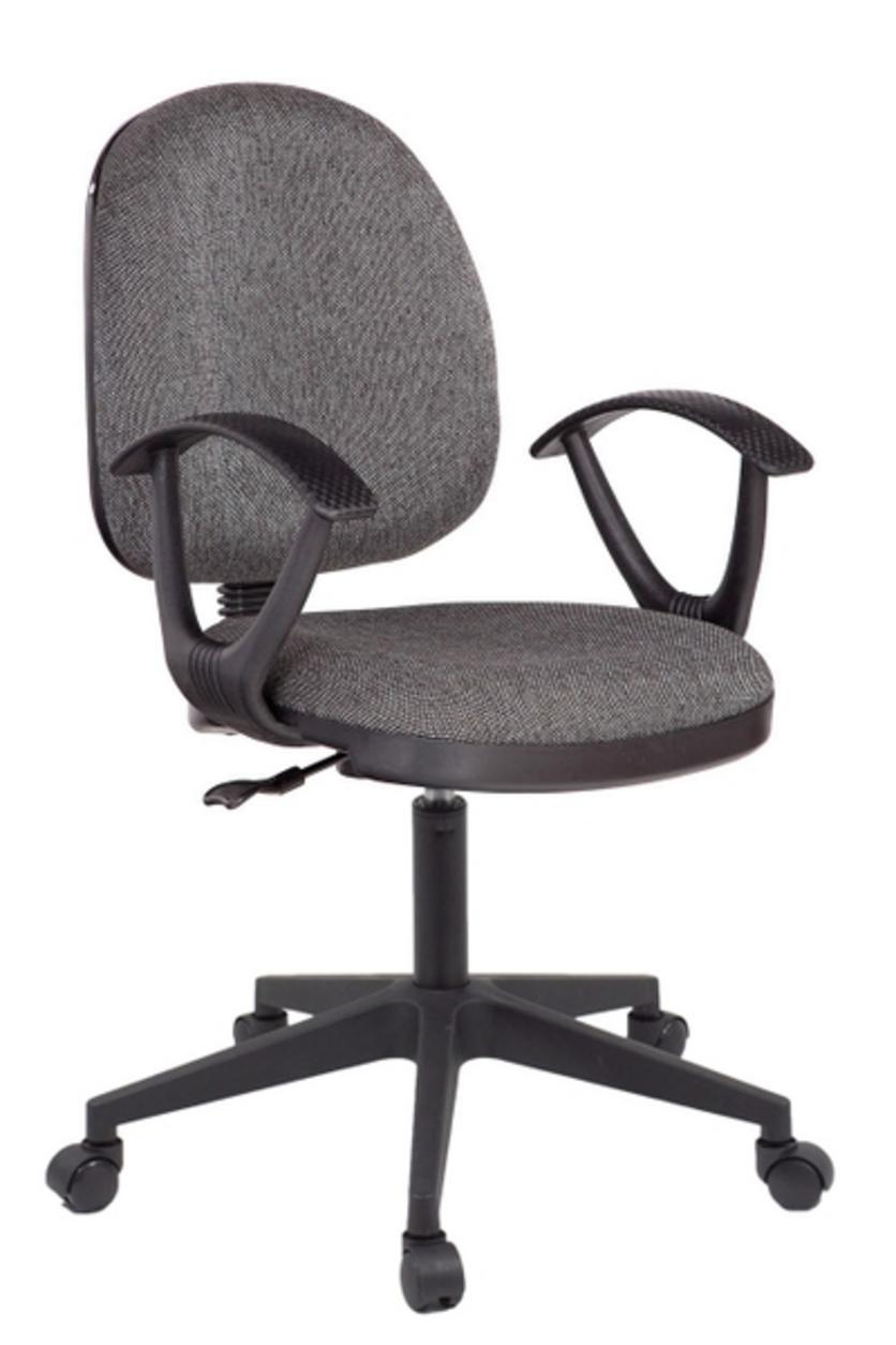 Hình ảnh tổng quan chiếc Ghế văn phòng DP 505TN với phông nền trung tính, toát lên vẻ sang trọng và chuyên nghiệp.